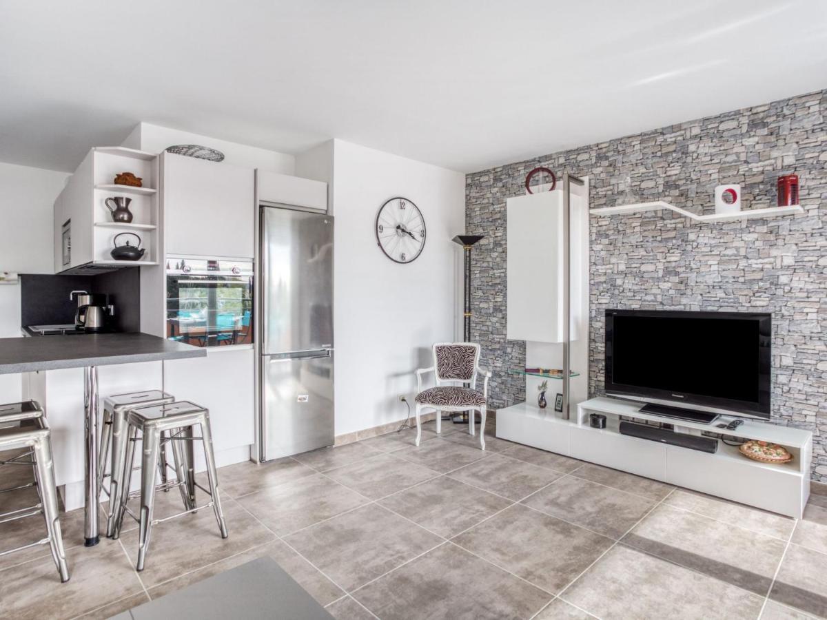 Apartment Le Jardin Du Loderi-1 By Interhome Bormes-les-Mimosas Exteriör bild