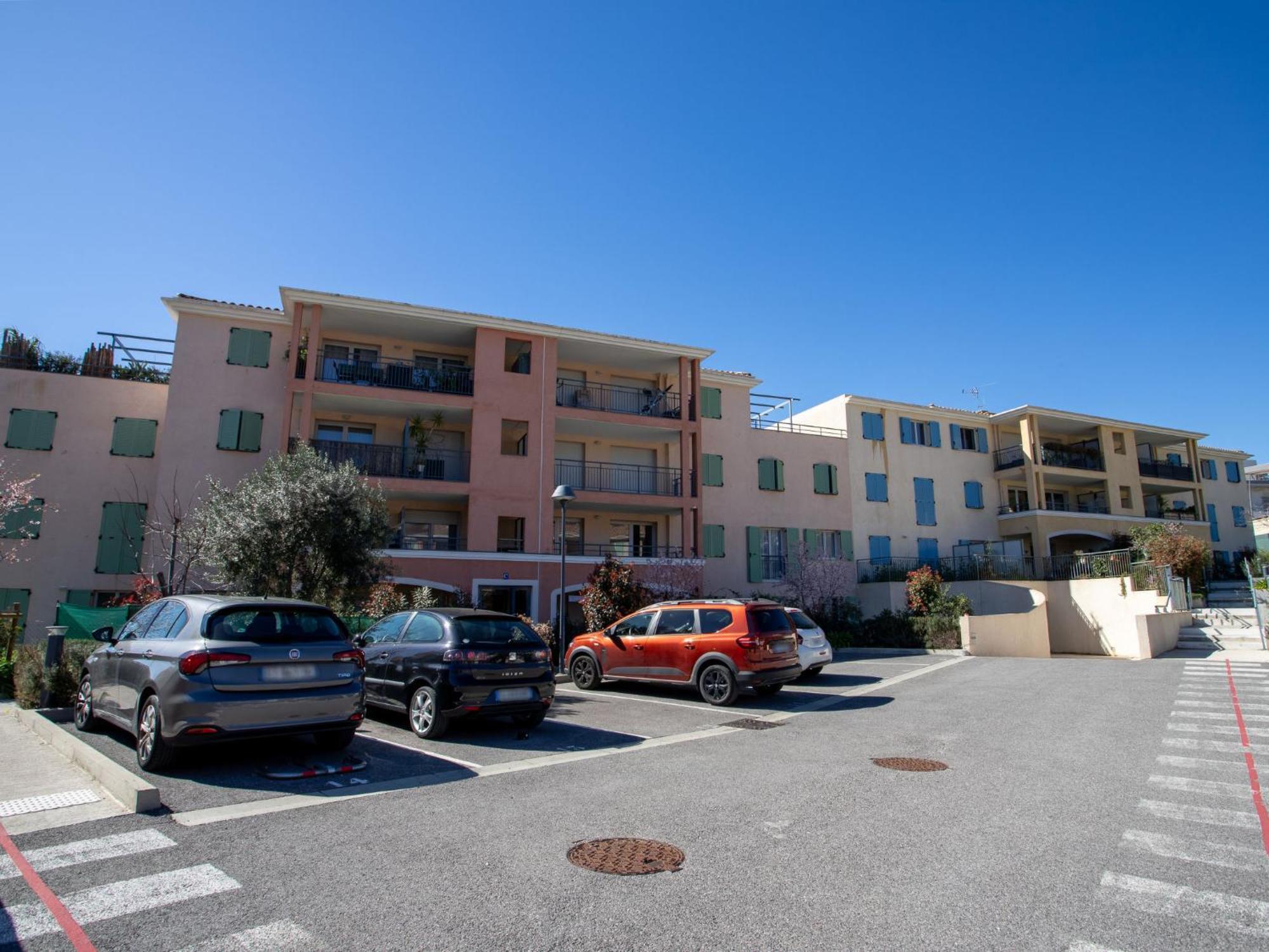 Apartment Le Jardin Du Loderi-1 By Interhome Bormes-les-Mimosas Exteriör bild