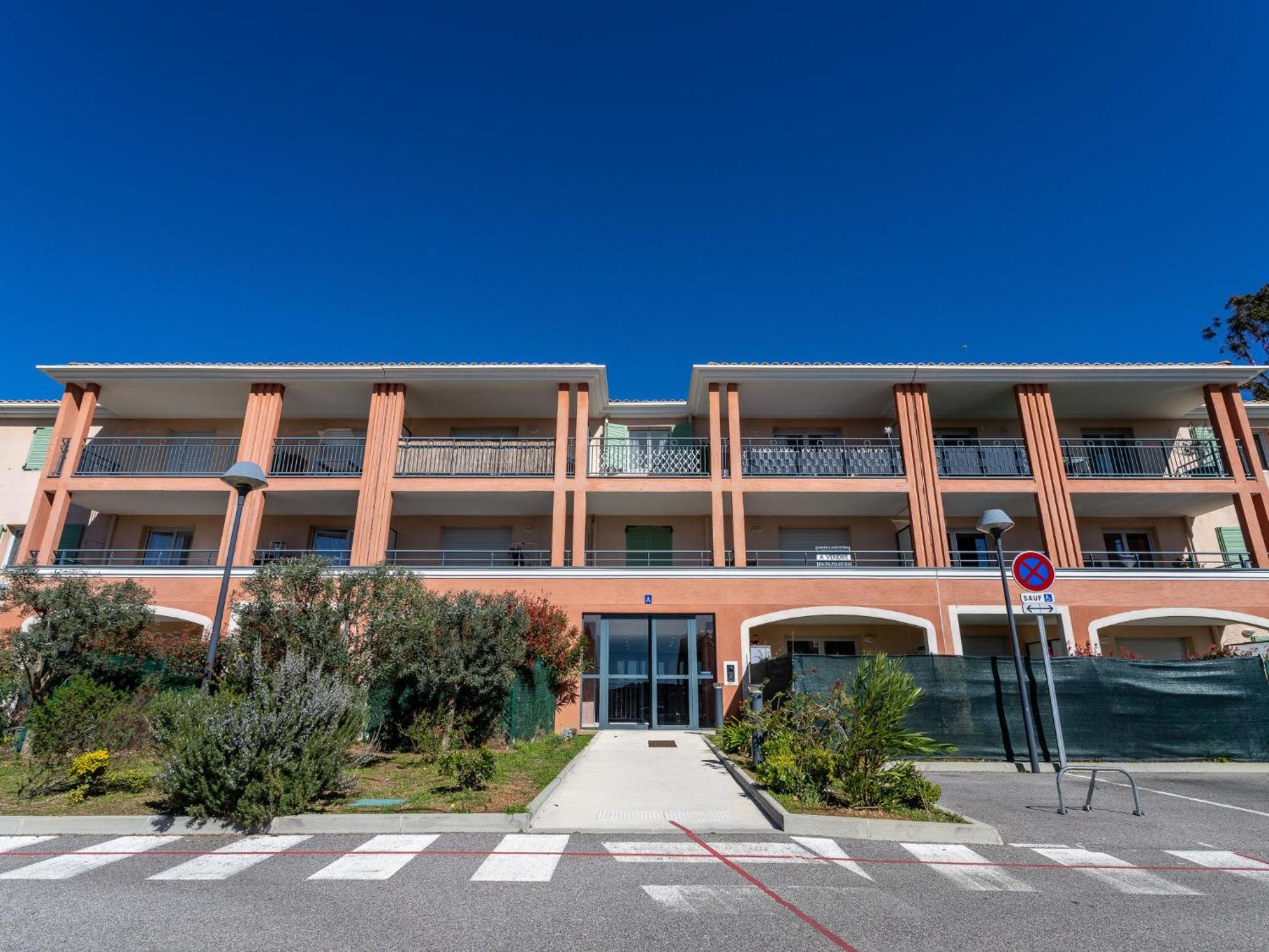 Apartment Le Jardin Du Loderi-1 By Interhome Bormes-les-Mimosas Exteriör bild